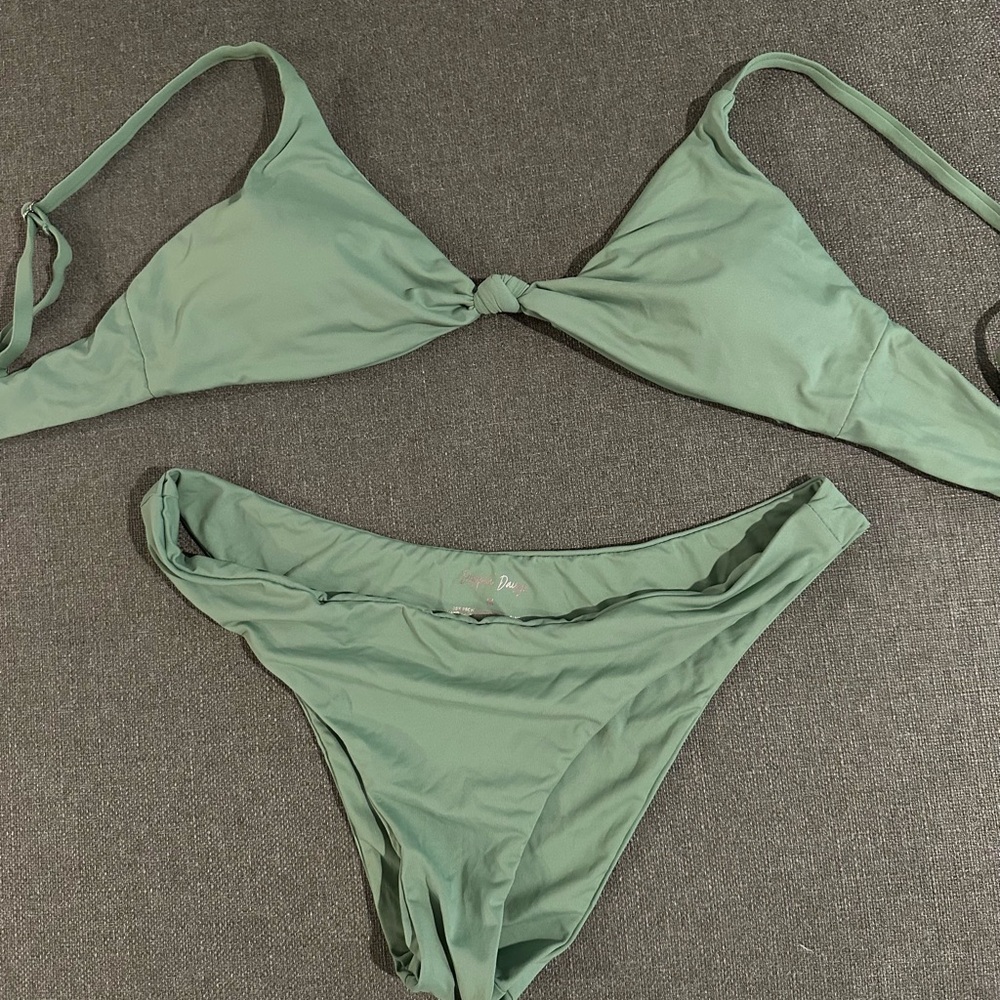 NWOT Dippin Daisy’s Green Bikini Set